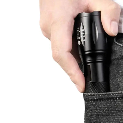 Lampe torche militaire tactique